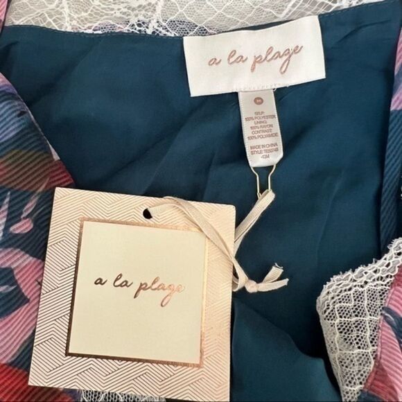 A LA PLAGE WOMENS FLORAL PRNT LACE-TRIM BLOUSE size M NWT - Picture 5 of 5